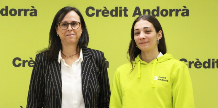 Mònica Doria (dreta) juntament amb la directora de Comunicació Corporativa, Màrqueting i Nous Canals de Crèdit Andorrà, Núria Roca.