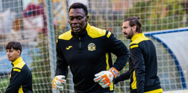 Kameni durant un entrenament amb la UE Santa Coloma.