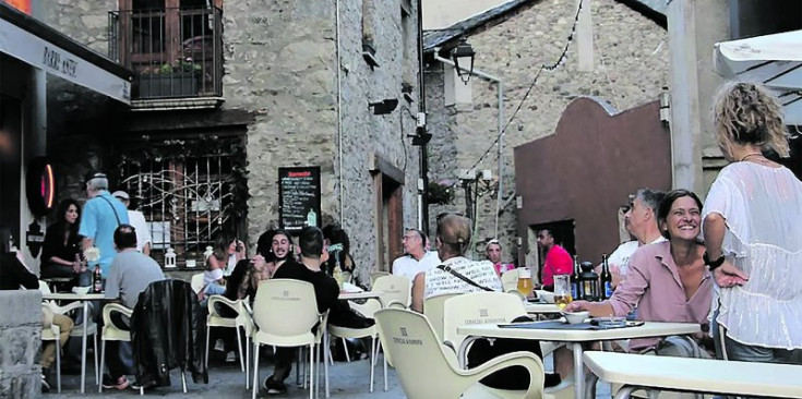 Una terrassa del Centre Històric d’Andorra la Vella.