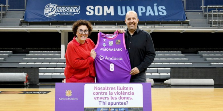 Pallarés i Aixàs, amb la samarreta rosa i lila.