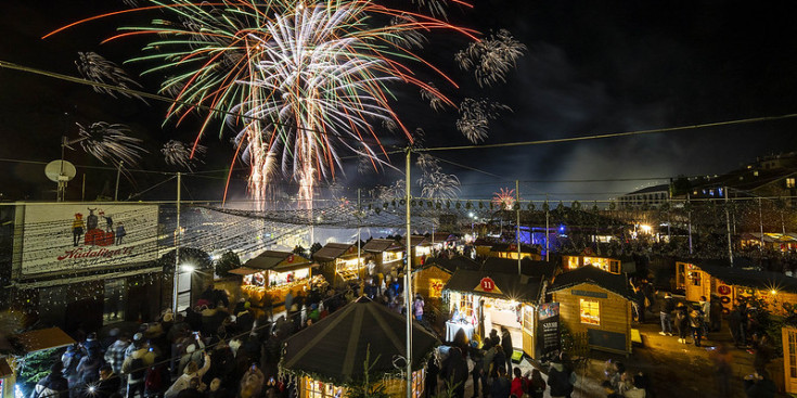 El castell de focs de la capital, vist sobre el Poblet de Nadal.