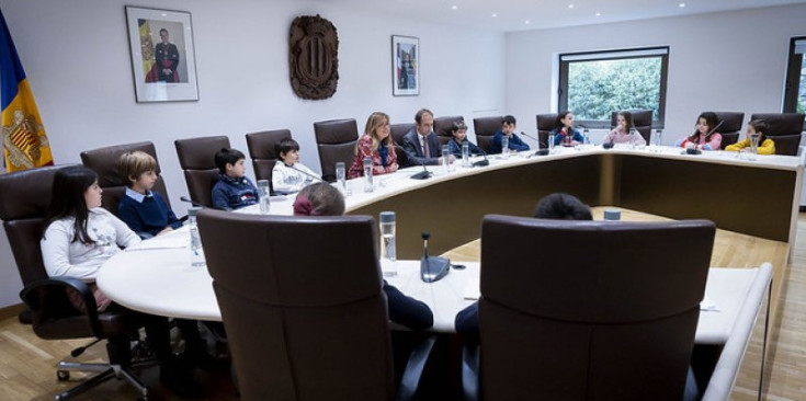 Un moment de la constitució del consell d’infants, ahir.