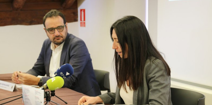 Jordi Serracanta i Eva Choy, ahir en roda de premsa.