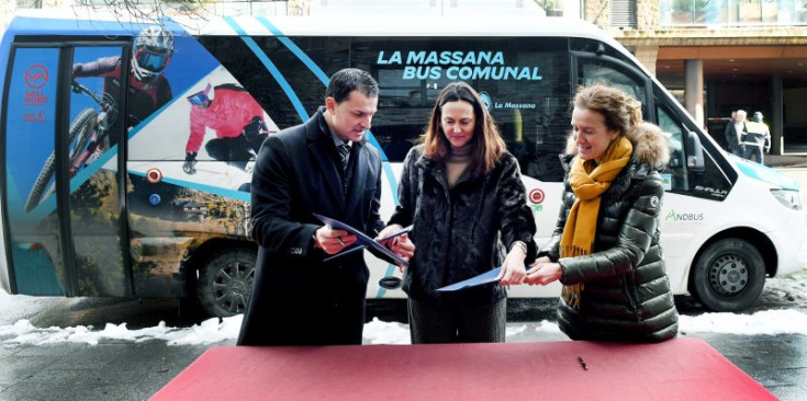 Un moment de la signatura del conveni.