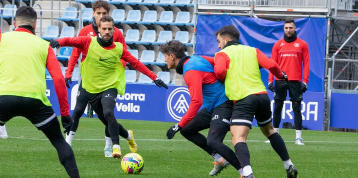 Un moment de l’entrenament d’ahir de l’FC Andorra a l’Estadi Nacional.