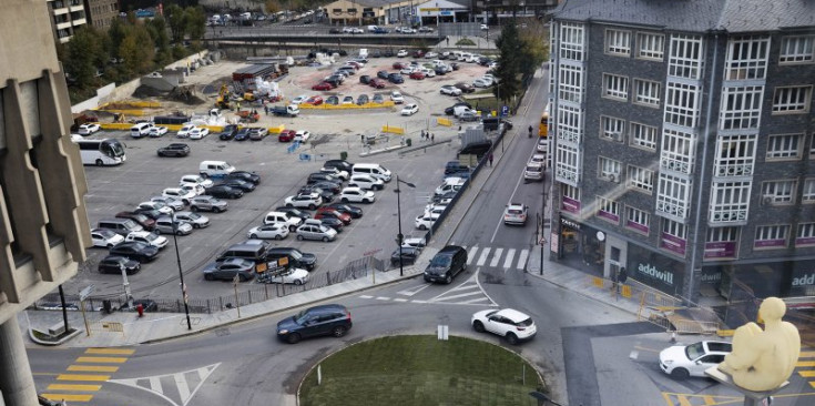 El nou espai d’estacionament on hi havia la plaça de Braus.
