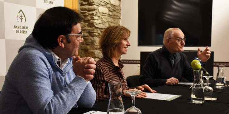 Pepe Chisvert, Mireia Codina i Ramon Sàrries durant la roda de premsa d’ahir.