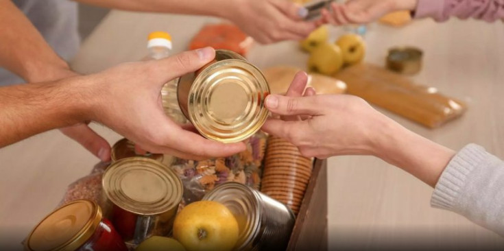 Imatge d'una recollida d'aliments.