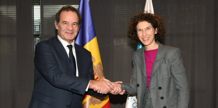 El secretari general de la Segib, Andés Allamand, i la ministra d’Afers Exteriors, Maria Ubach.
