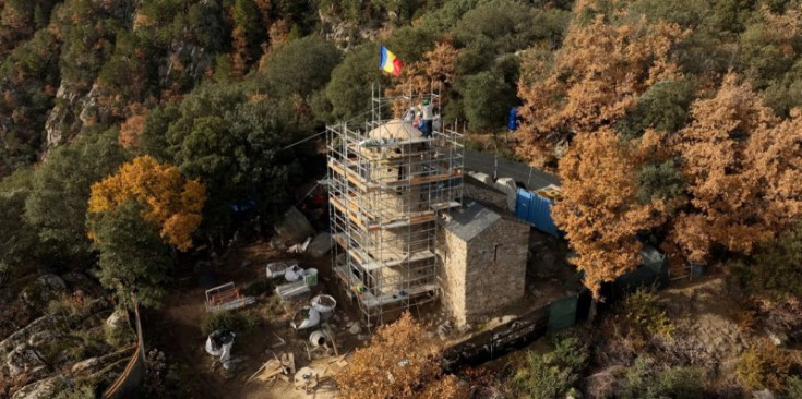 Una imatge de les obres de reconstrucció del campanar.