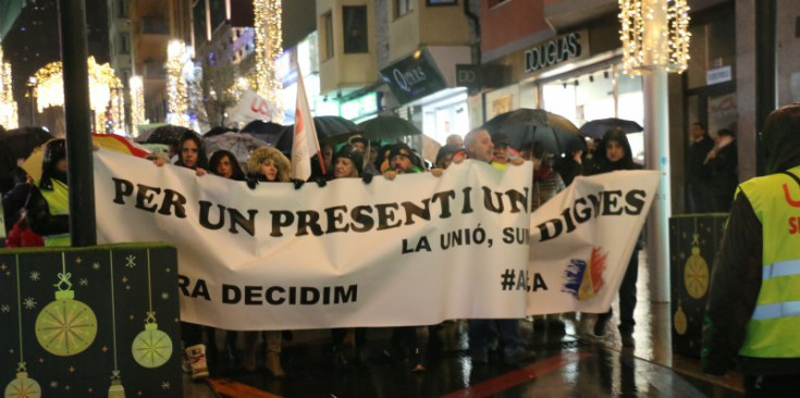 La capçalera de la manifestació que es va celebrar el 8 de desembre pel centre de la vall central.