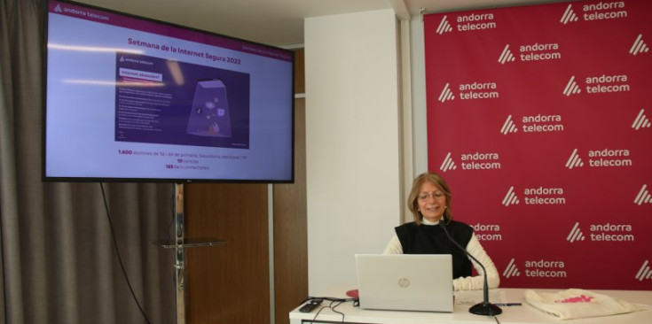 Inés Martí durant la presentació de la Semana de la Internet Segura.