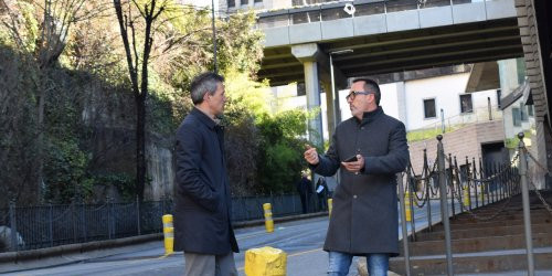 El cònsol menor d’Andorra la Vella, David Astrié i el ministre de Territori i Habitatge Victor Filloy al viaducte.