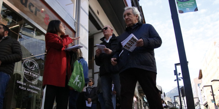 La candidata de PS SDP+ Andorra la Vella, Marian Sanchiz, a la passejada d'aquest matí.