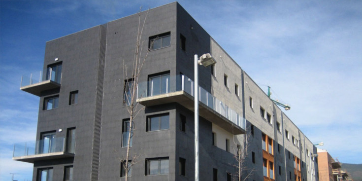 Un dels edificis amb pisos lliures per a l’habitatge, a l’Horta del Valira.