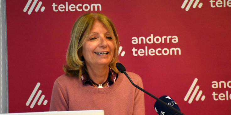 La responsable de RSE d’Andorra Telecom, Inés Martí compareixent davant dels mitjans.