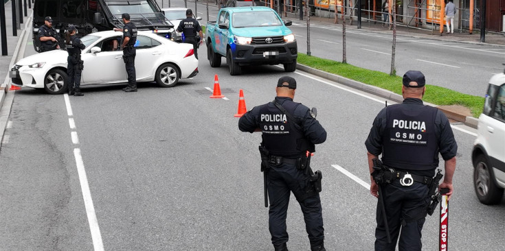 Control policial a l’Avinguda de Tarragona d’Andorra la Vella.