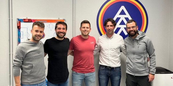 Els membres de l'FC Andorra David Férriz i Aitor Yeto, Jordi Vicens en representació de la UVIC-UCC, i Jaume Nogués i Alejandro Jiménez.
