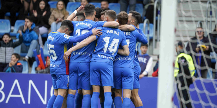 Els jugadors tricolor celebren el gol de Carlos Martínez que va suposar l’1-0 contra el CD Tenerife.