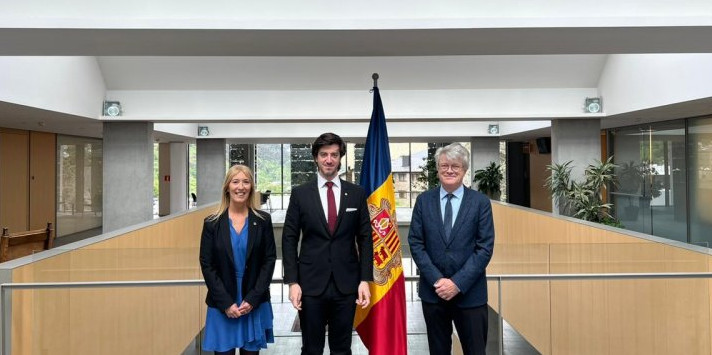 Els síndics generals amb l’ambaixador de França a Andorra.