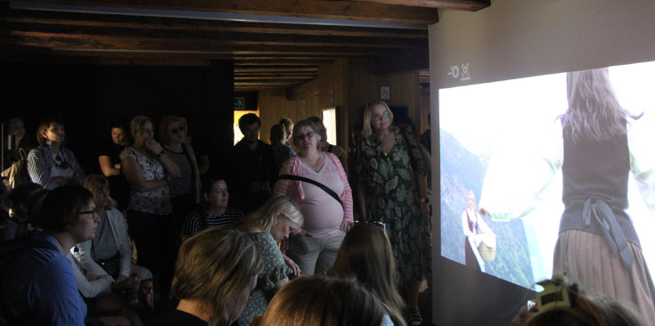 Els professors islandesos visitant la Casa de la muntanya.