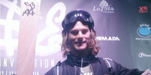 Noah Albaladejo recull el premi al campió del B&E Invitational de Val d'Isère, el passat mes de març.