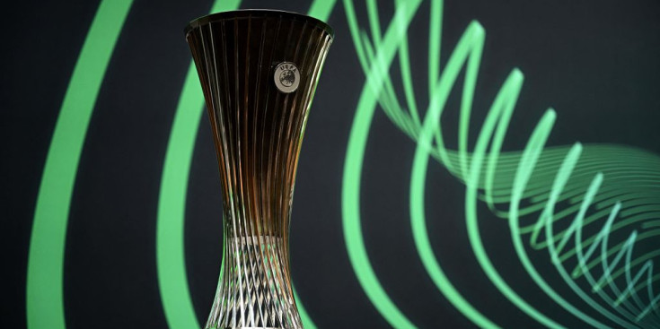 Trofeu de la UEFA Conference League.