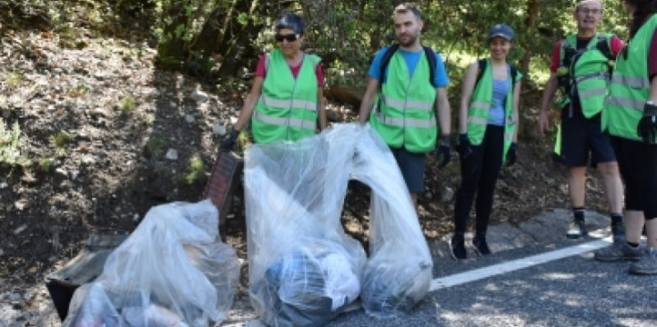 Les deixalles i brutícia recollida en el marc de la jornada Onada Verda de Pyrénées. ANA.