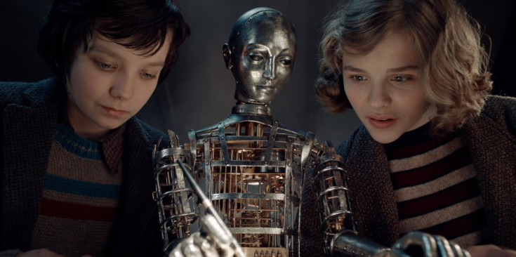 Els nens protagonistes de la pel·lícula 'Hugo' amb l'autòmat.