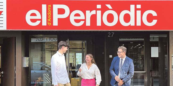 Pep Armengol, Carla Cobos i Killiam Vegakampsraat, a la redacció del Periòdic d’Andorra.