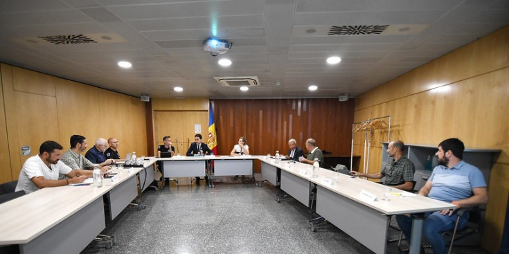 Imatge de la reunió de la Comissió seguiment de la caça.