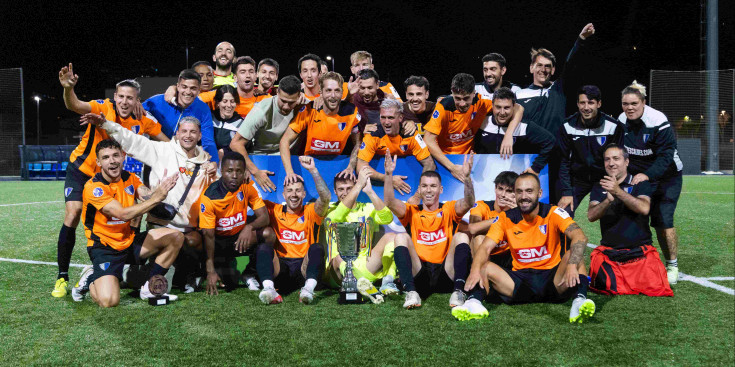 L’Inter Club d’Escaldes aixeca el trofeu, la seva quarta Supercopa.