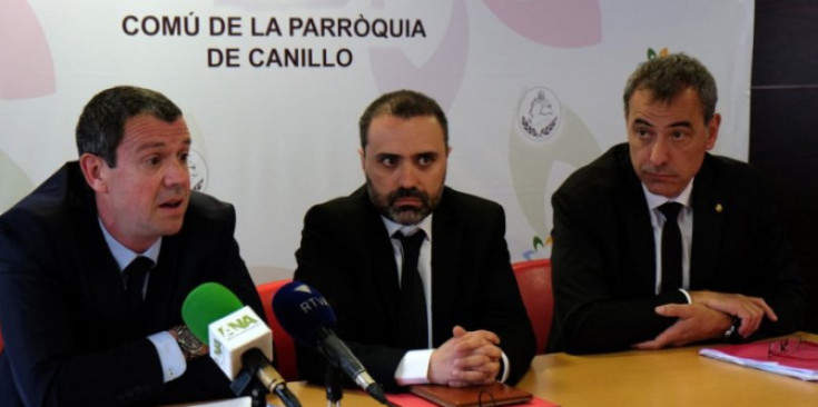 L'actual cònsol menor del Comú de Canillo, Marc Casal (al centre), en una roda de premsa.