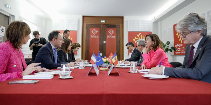 El cap de Govern, Xavier Espot, i la presidenta del Consell Regional d’Occitània, Carole Delga, ahir.
