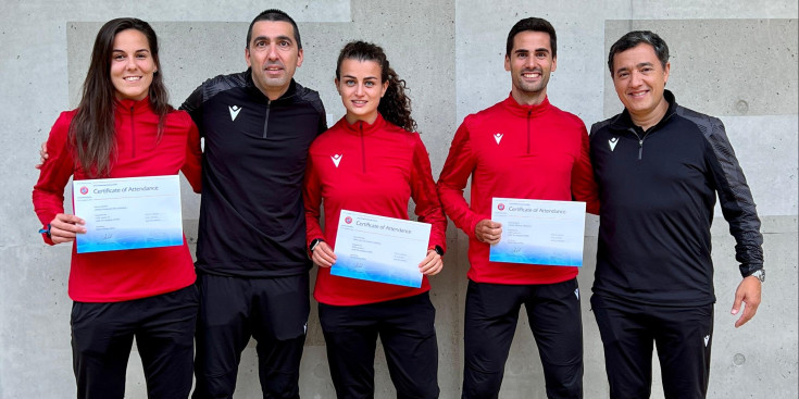 Fernández, San Juan i Vilanova amb el seu certificat