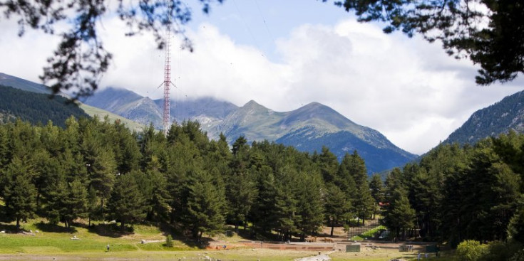 El telecabina projectat per liberals i independents connectaria el centre del poble amb el llac d’Engolasters.