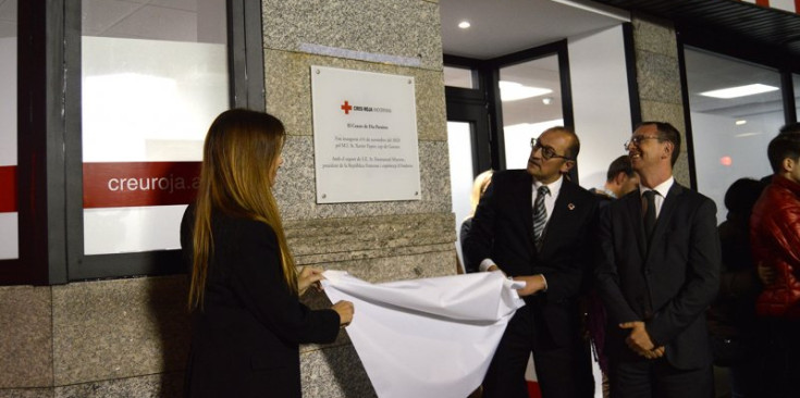 El president de la Creu Roja Andorrana, Josep Pol, i la ministra de Salut, Helena Mas, inaugurant el centre de dia.