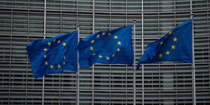 Banderes europees a l'edifici de la Comissió Europea.