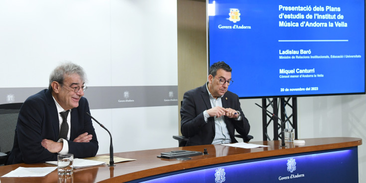 El ministre de Relacions Institucionals, Educació i Universitats, Ladislau Baró, i el cònsol menor d’Andorra la Vella, Miquel Canturri, avui.
