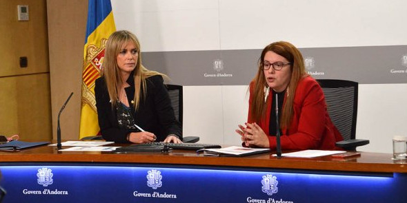 La secretària d’Estat d’Igualtat i Participació Ciutadana, Mariona Cadena, i la cap de l’àrea de Polítiques d’Igualtat, Mireia Porras.