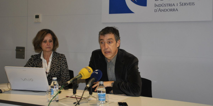 La directora de la Cambra de Comerç, Pilar Escalé, i el seu president, Marc Pantebre, a Andorra la Vella, ahir.