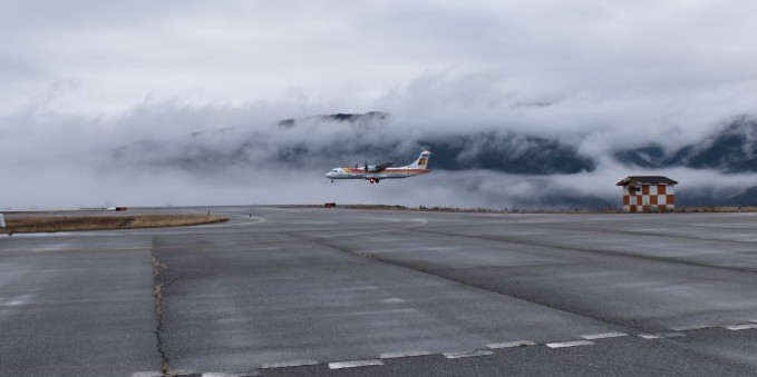 El primer vol d’Air Nostrum de la nova línia aèria de Palma de Mallorca fins a Andorra-La Seu, aterrant ahir a l’aeroport.