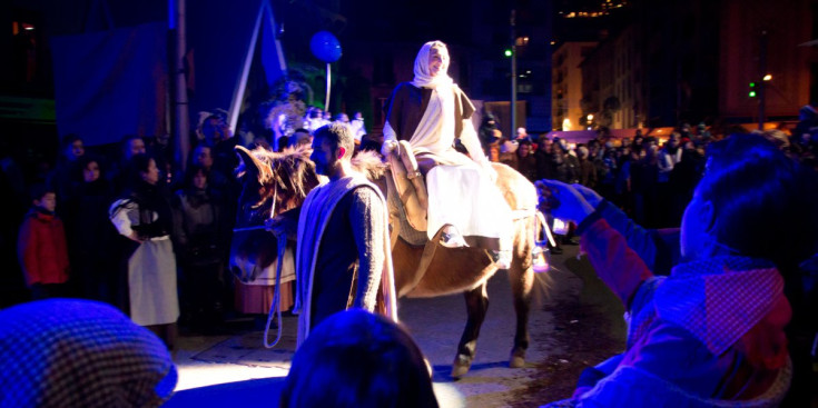 L’escena en què Josep i Maria arriben a Betlem, durant la representació del ‘Pessebre vivent’ de l’any passat.