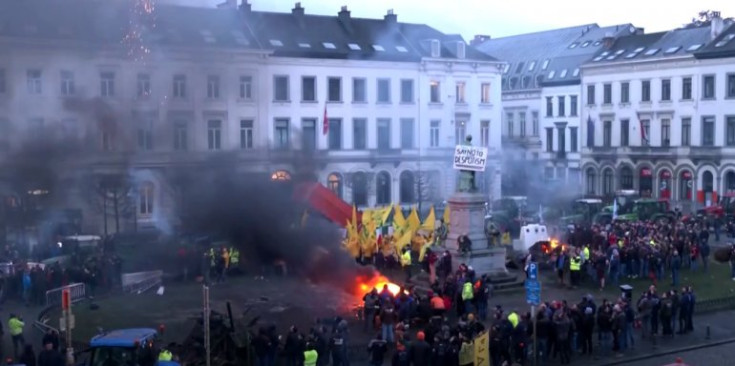 Imatge de les protestes dels agricultors, d’ahir a Brussel·les.