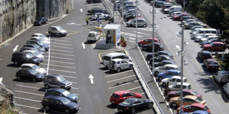 Cotxes a un aparcament d'Andorra