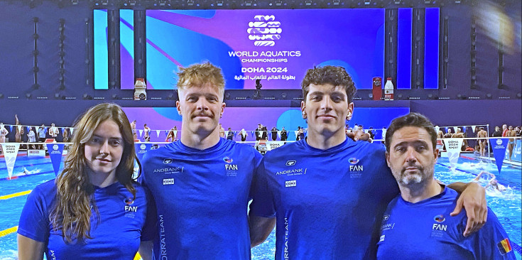 L’equip de nedadors que va participar en el Mundial a Doha.