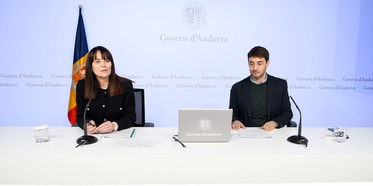 La ministra de Cultura, Joventut i Esports, Mònica Bonell, i el cap d’Àrea d’Acció Cultural, Joan-Marc Joval, ahir en roda de premsa.