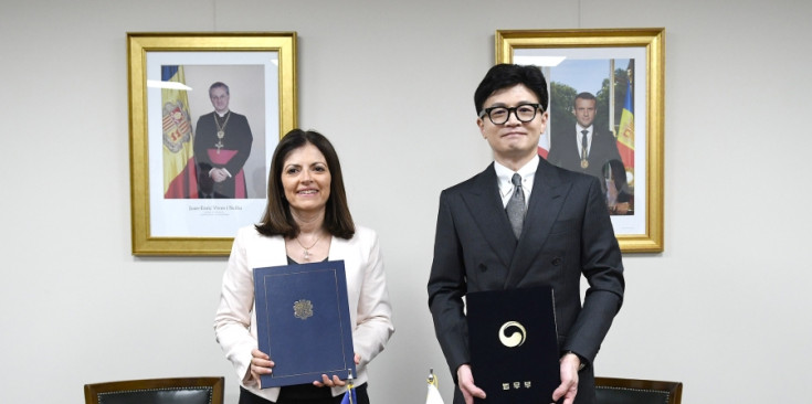 La ministra d'Afers Exteriors, Imma Tor, quan es va signar l'acord amb la República de Corea.