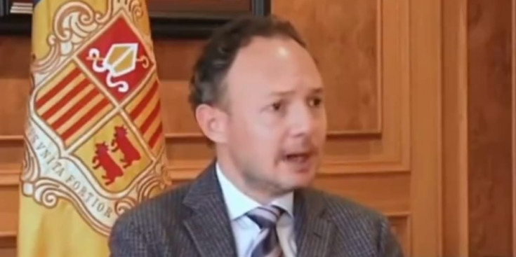Un frame del vídeo que suplanta la identitat del cap de Govern, Xavier Espot.