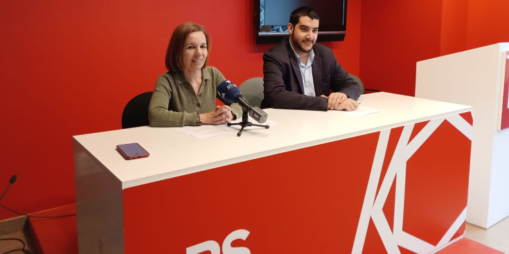 El president del partit socialdemòcrata, Pere Baró, i la primera secretària del partit, Marta Pujol, avui.